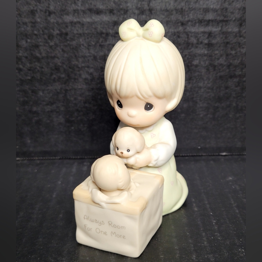 1989 Precious Moments Symbol of Membership Always Room For One More #C-0009